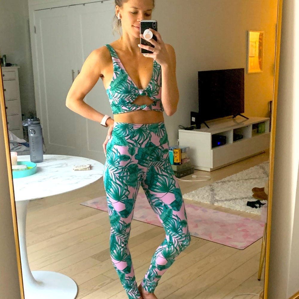Beach Riot sports bra and leggings